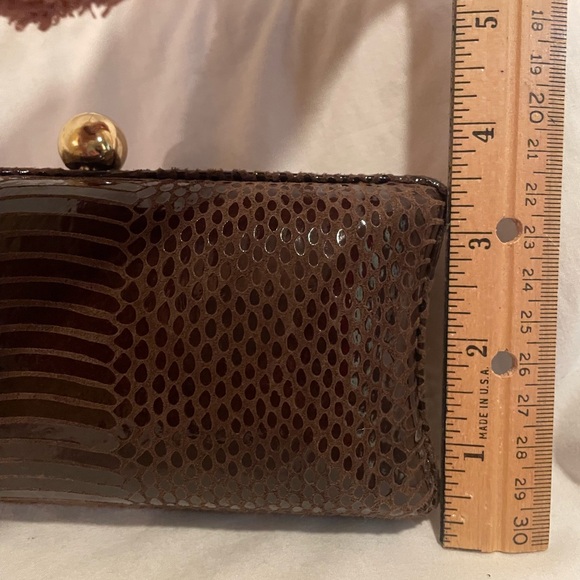 Elegant Brown Leather Clutch with Gold Chain - Picture 7 of 8